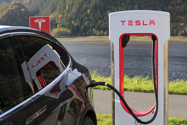 Ile ładuje się Tesla na stacji? Ile ładuje się Tesla na stacji?